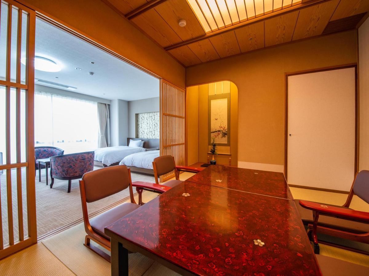 Yamashiro Onsen Miyabi No Yado Kaga Hyakumangoku Hotel Bagian luar foto