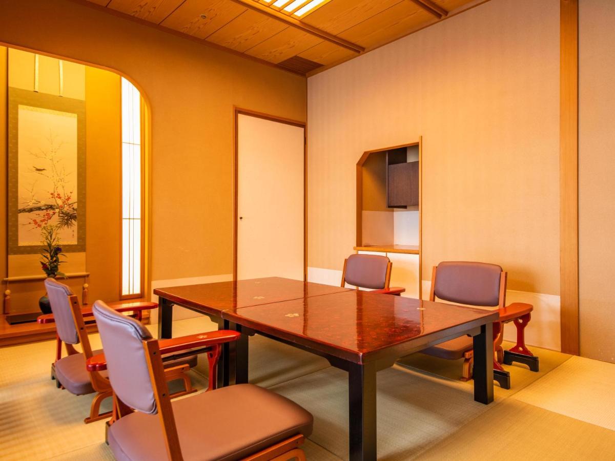 Yamashiro Onsen Miyabi No Yado Kaga Hyakumangoku Hotel Bagian luar foto