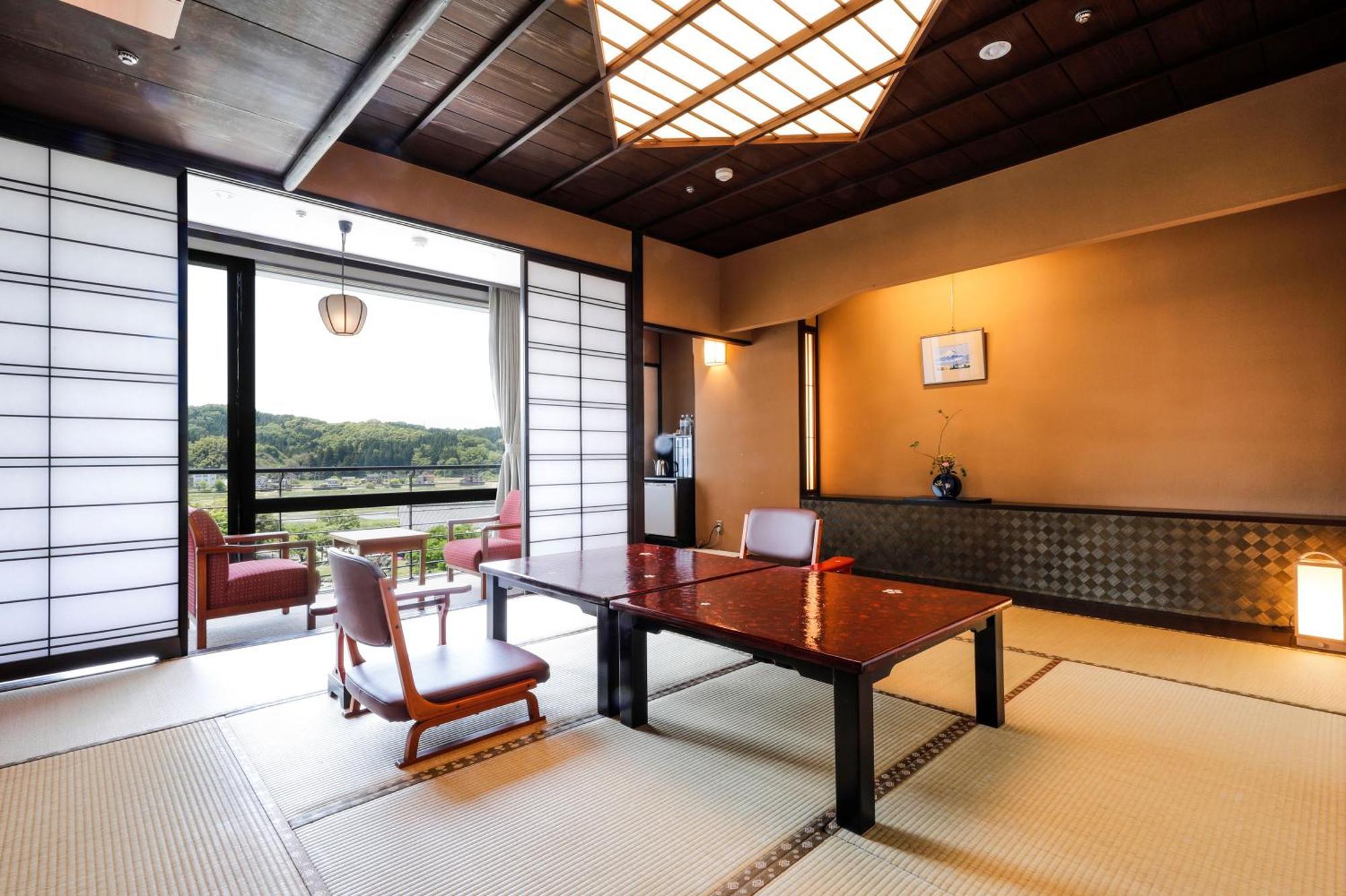 Yamashiro Onsen Miyabi No Yado Kaga Hyakumangoku Hotel Bagian luar foto