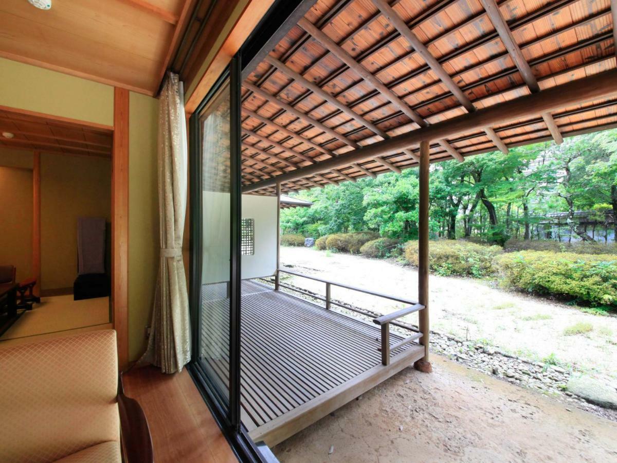 Yamashiro Onsen Miyabi No Yado Kaga Hyakumangoku Hotel Bagian luar foto