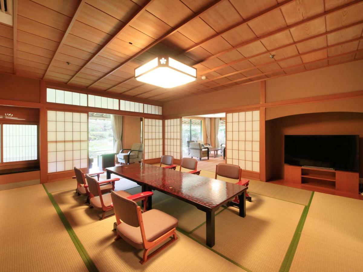 Yamashiro Onsen Miyabi No Yado Kaga Hyakumangoku Hotel Bagian luar foto
