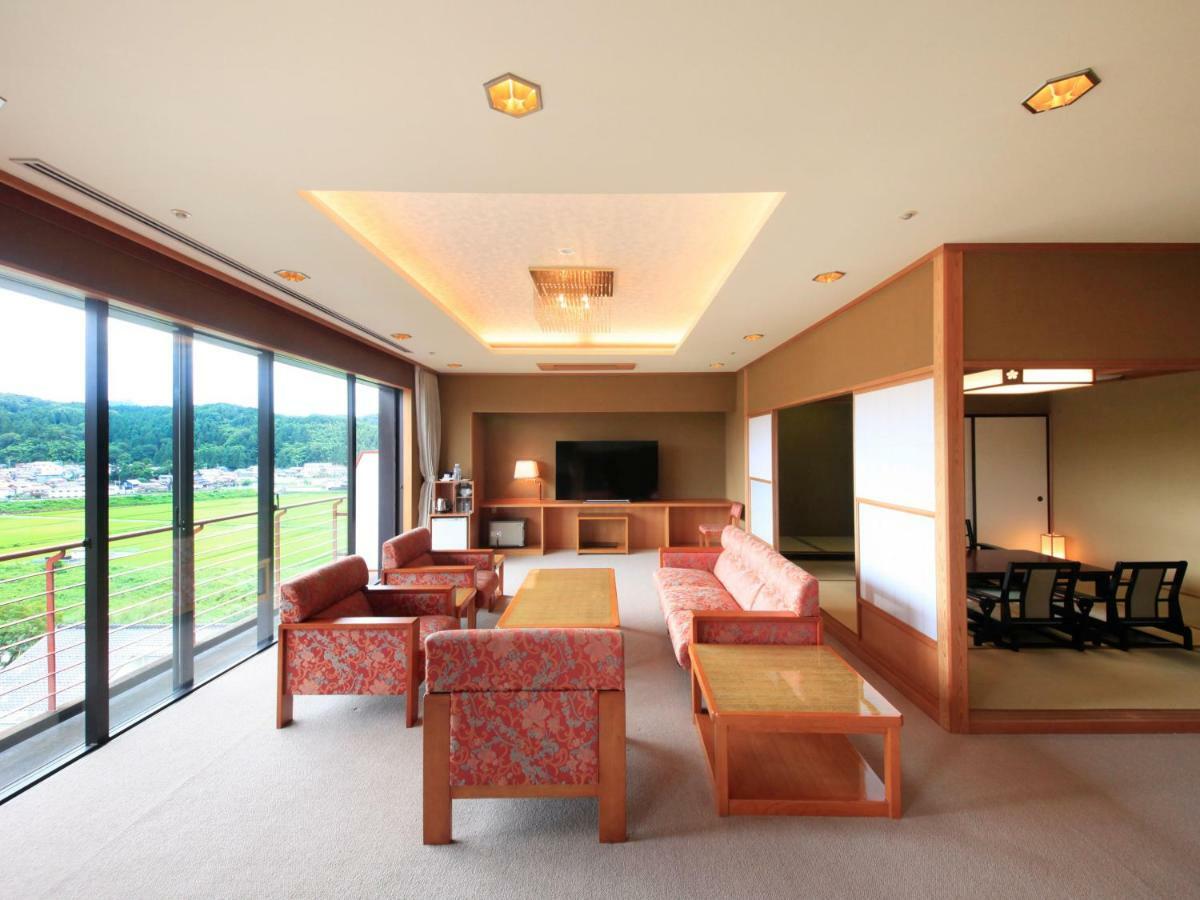 Yamashiro Onsen Miyabi No Yado Kaga Hyakumangoku Hotel Bagian luar foto