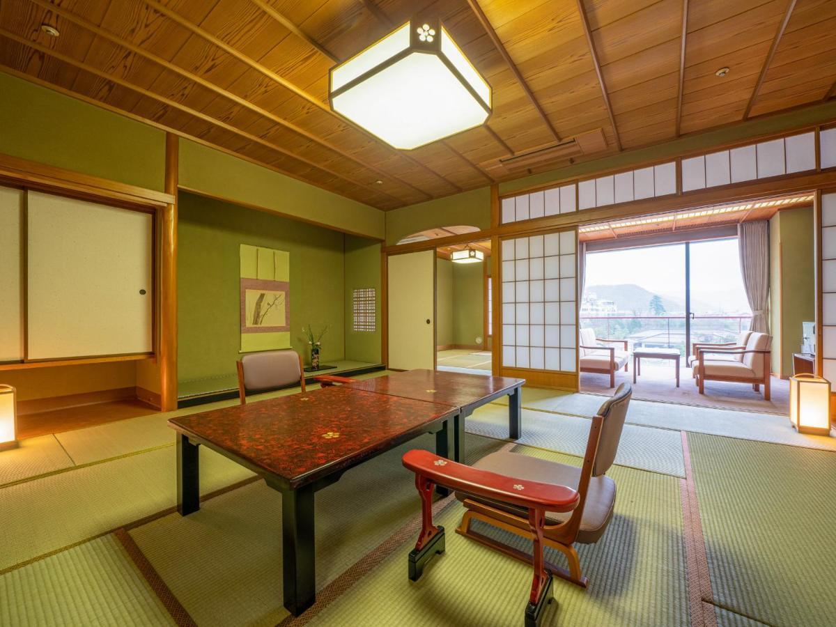 Yamashiro Onsen Miyabi No Yado Kaga Hyakumangoku Hotel Bagian luar foto