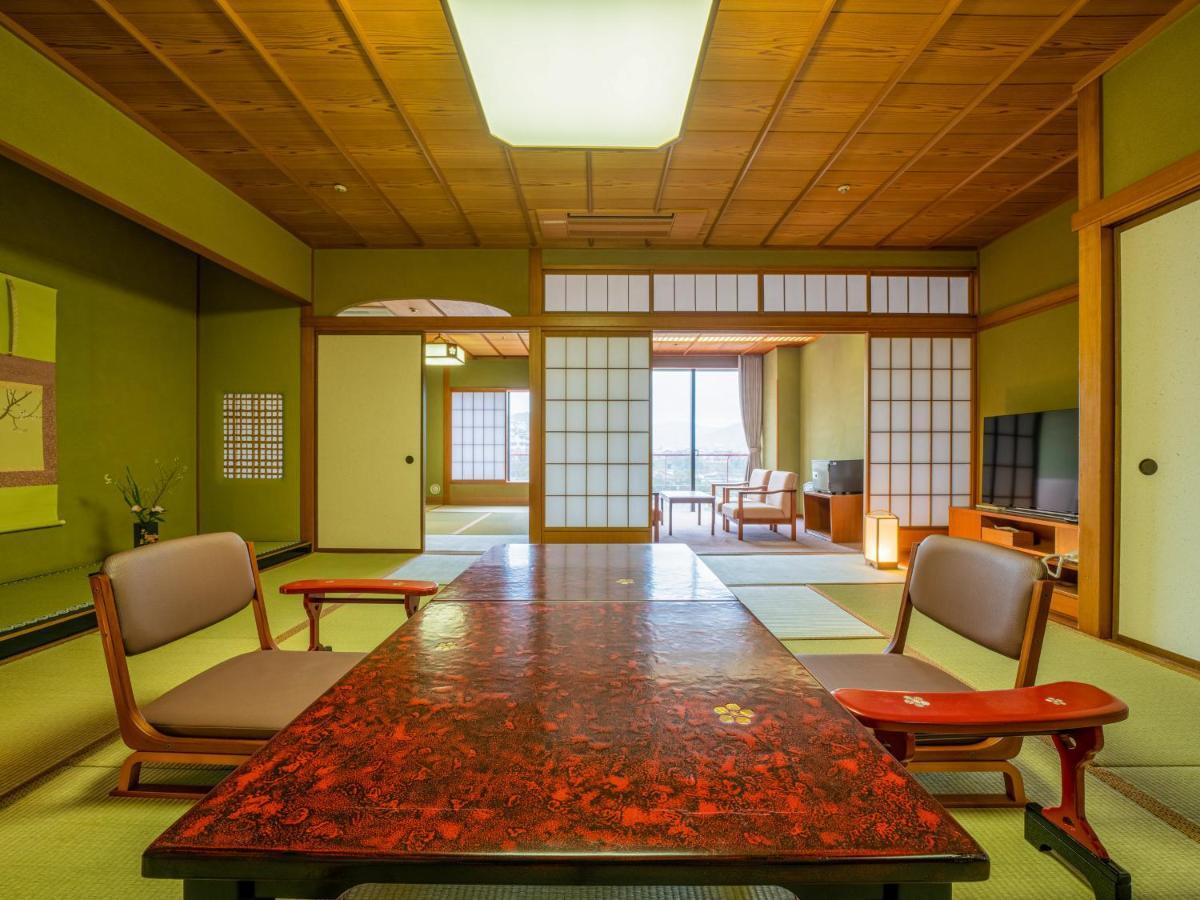 Yamashiro Onsen Miyabi No Yado Kaga Hyakumangoku Hotel Bagian luar foto