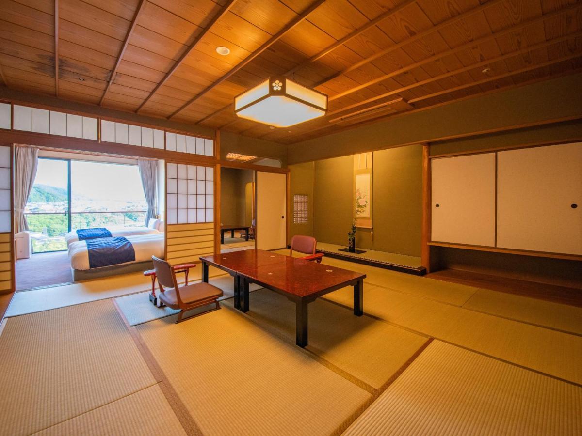 Yamashiro Onsen Miyabi No Yado Kaga Hyakumangoku Hotel Bagian luar foto